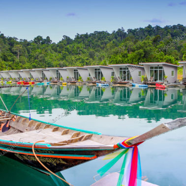 แพภูผาวารี ที่พักเขื่อนเชี่ยวหลาน